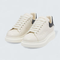 Oversized Sneaker in Off White Black