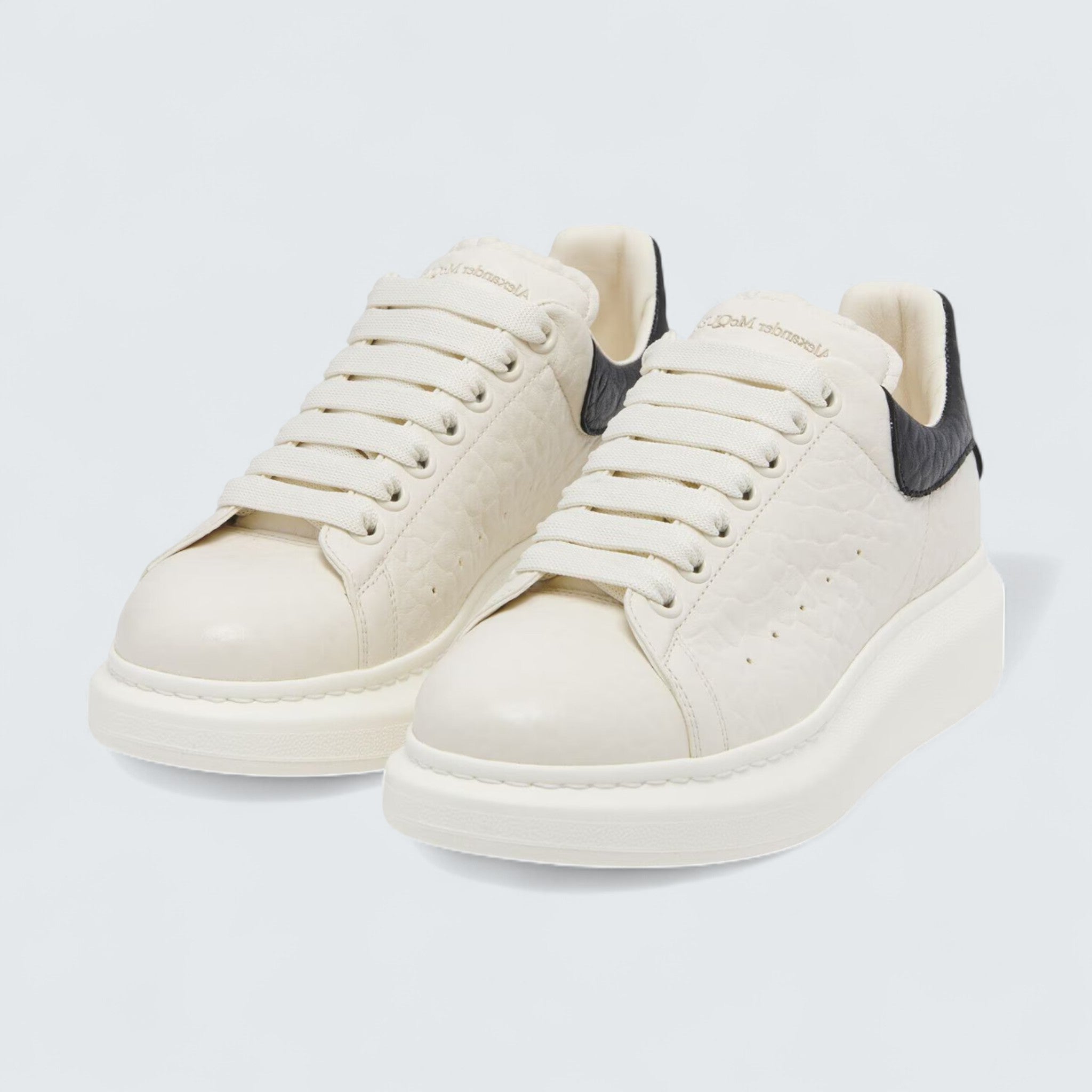 Oversized Sneaker in Off White Black