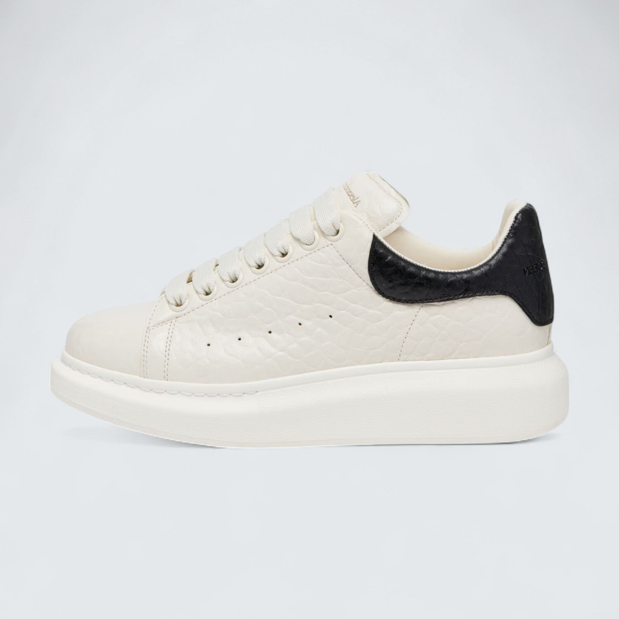 Oversized Sneaker in Off White Black