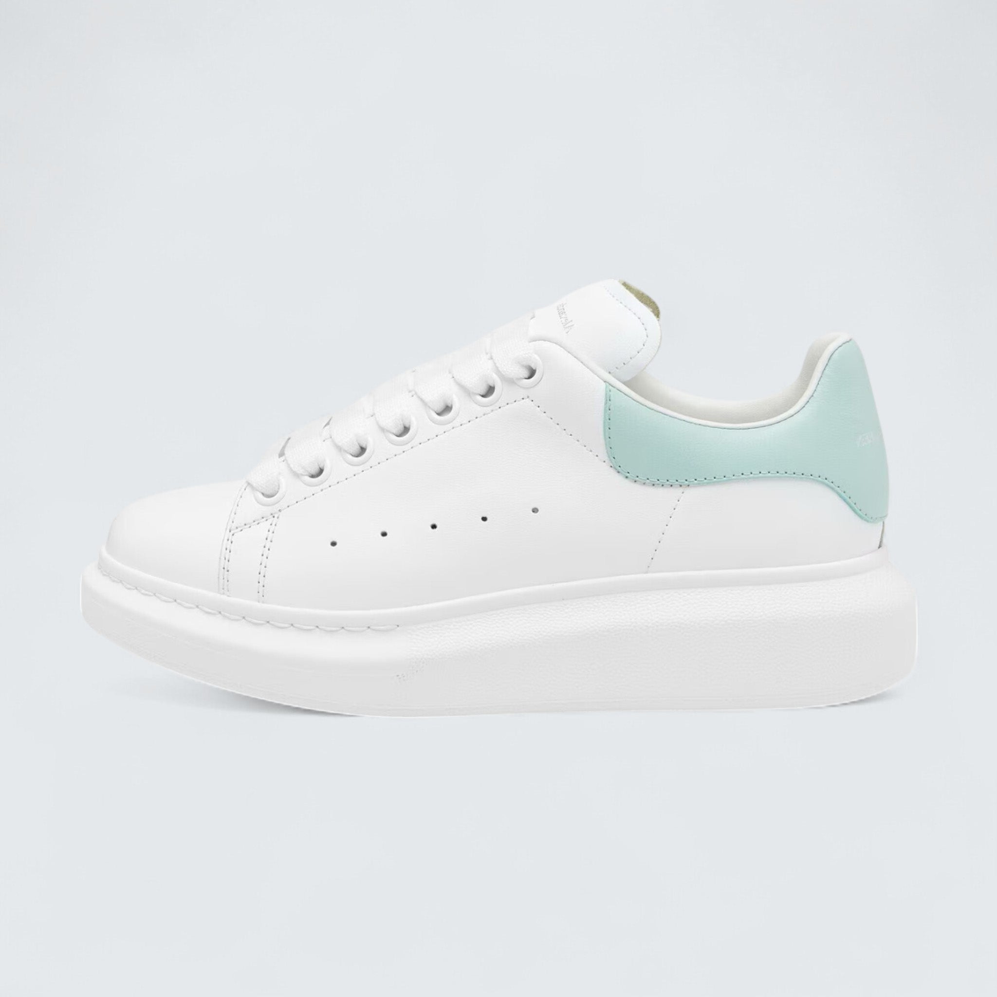 Oversized Sneaker in White Mint