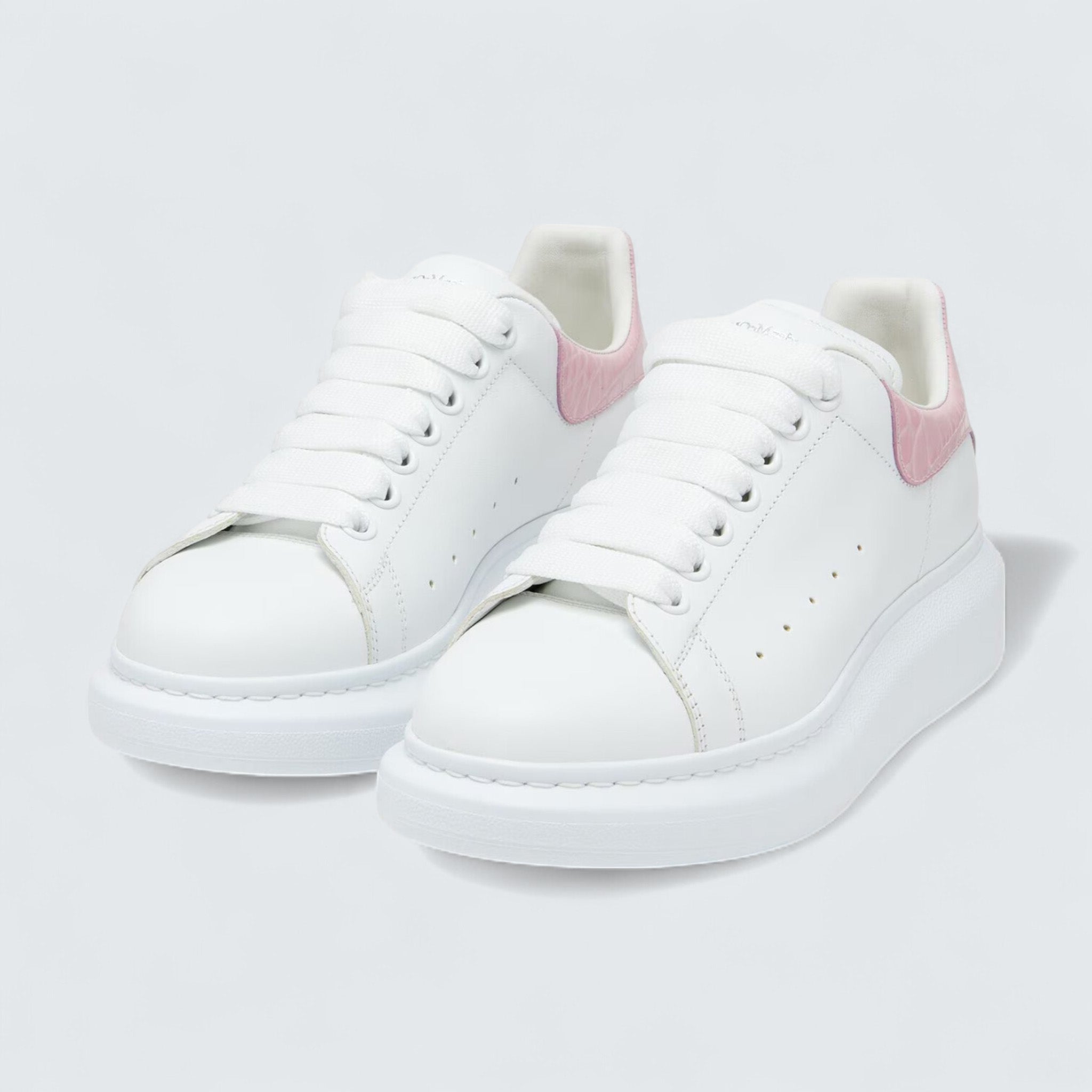Oversized Sneaker in White Pink