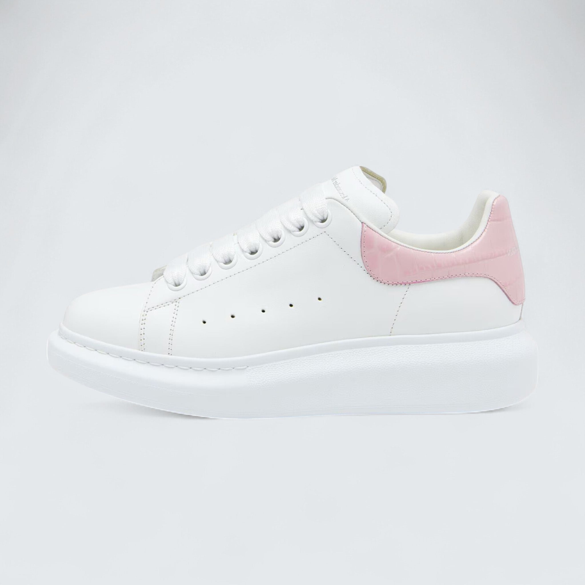 Oversized Sneaker in White Pink