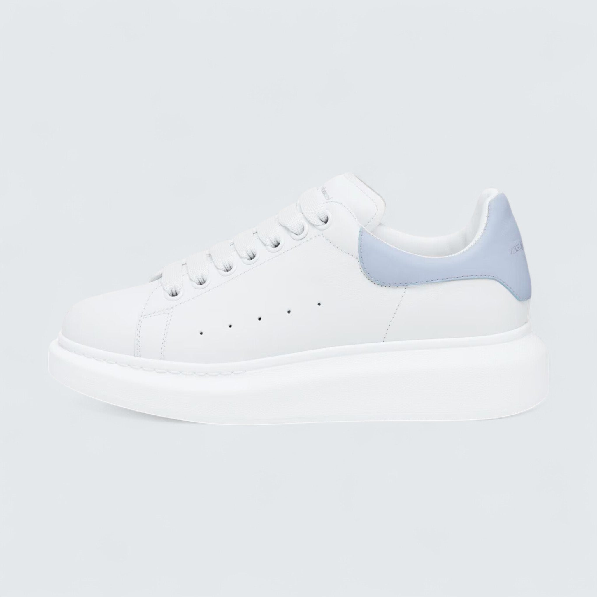 Oversized Sneaker in White Shirting Blue