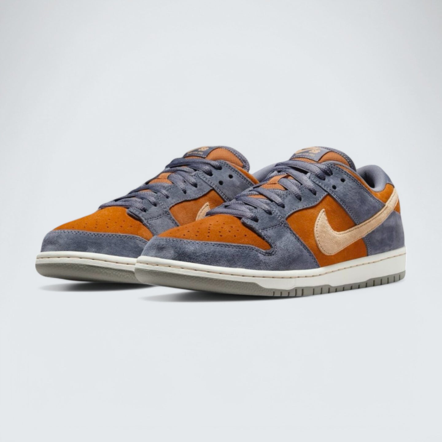 SB Dunk Low 'Light Carbon Monarch'