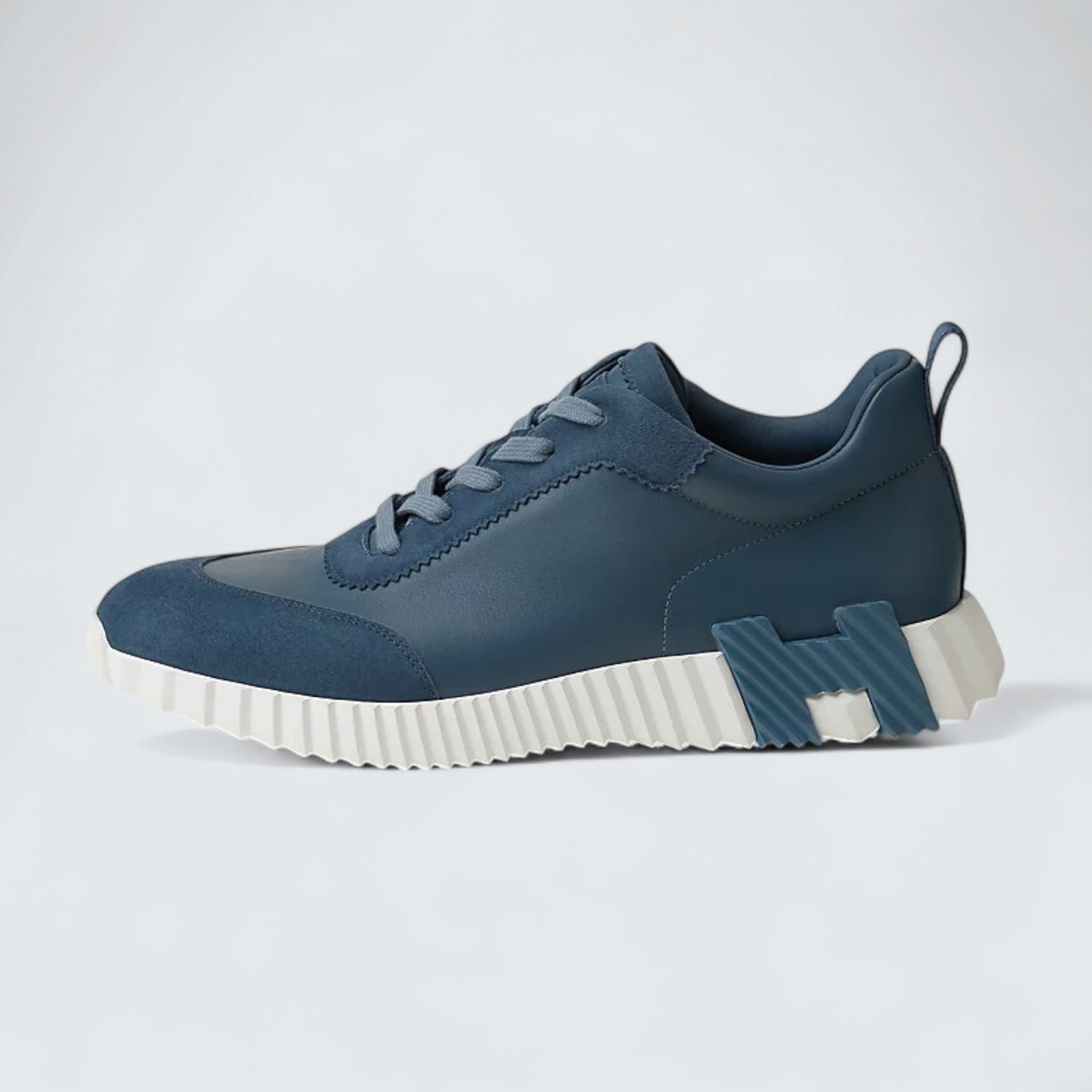 Bouncing ‘Bleu Turquin’