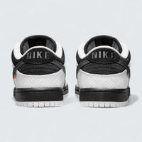 SB Dunk Low 'Tightbooth'